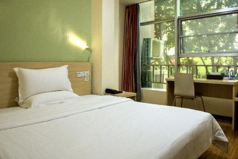 E+ Hotel Guangzhou Baixin Branch ภายนอก รูปภาพ